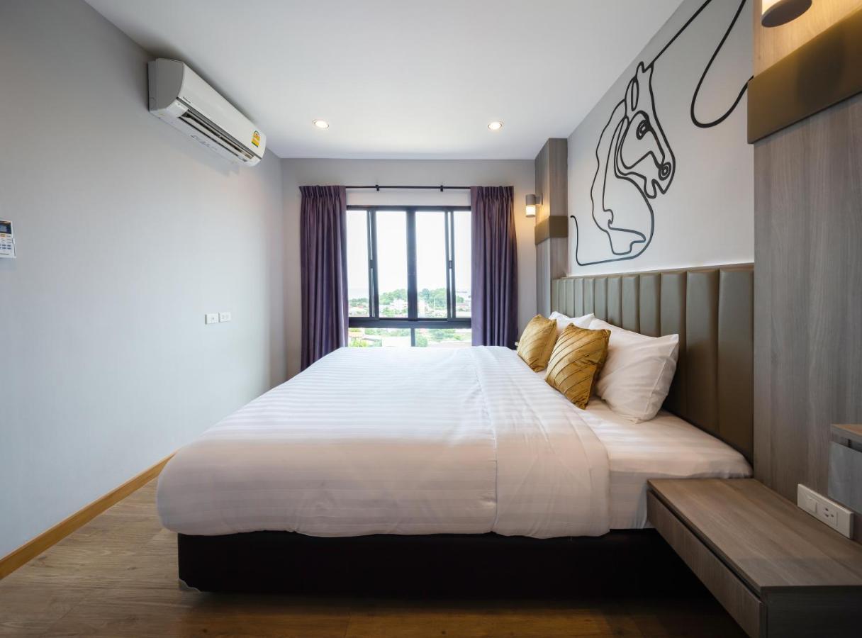 Horsehill Hotel Sriracha Si Racha Esterno foto